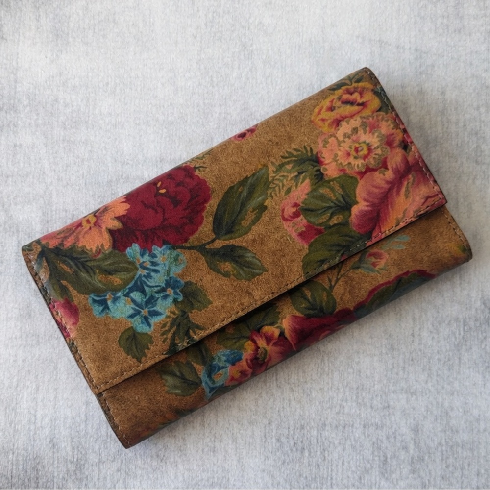 Patricia Nash Terresa Floral Victorian Gardens Clutch Trifold Wallet Tan Red